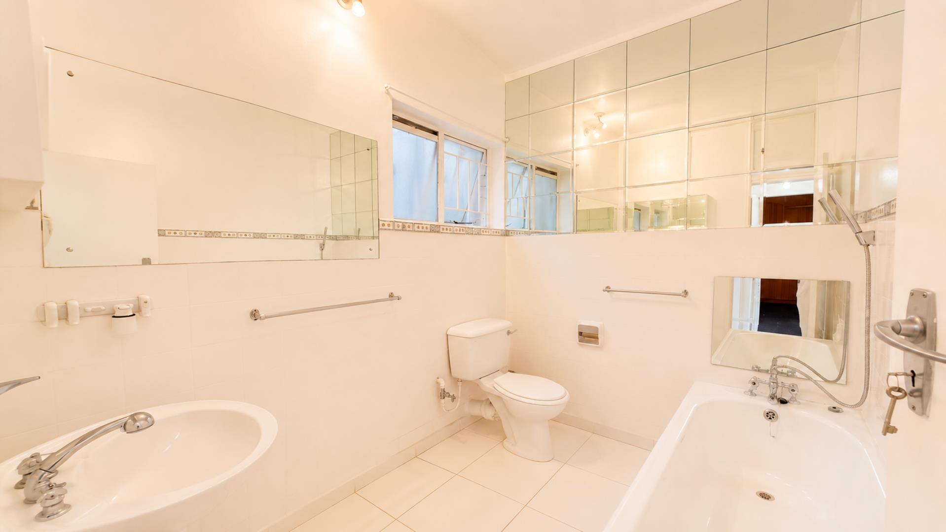 763542_bathroom2.png