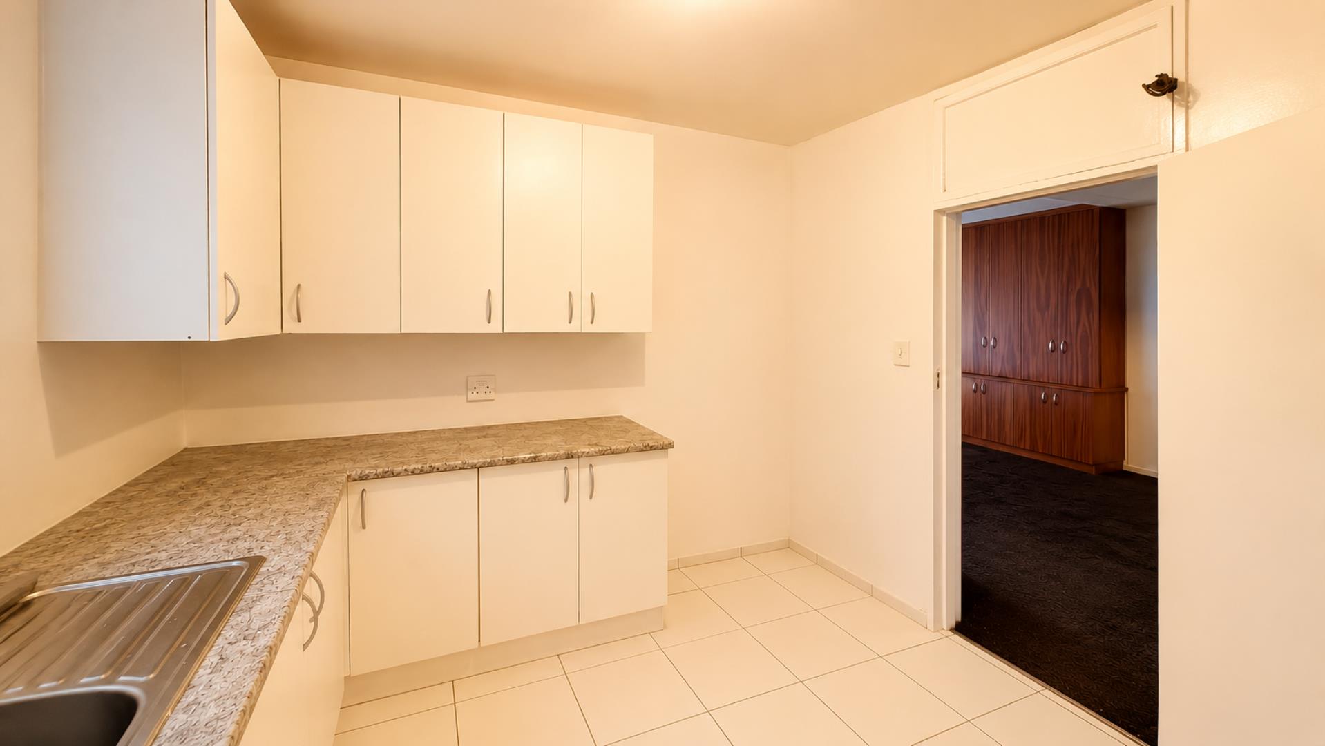 763542_loungetoKITCHEN.png